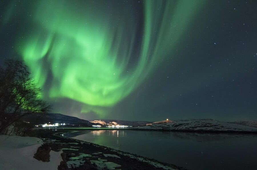 Northern Lights Hunting with Aurora Workshop - A 4-hour Aurora plan that starts at Xwander Basecamp in Ivalo