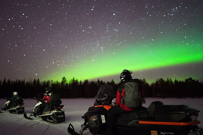 Northern Lights Snowmobile Hunt - The snowmobile trek: the part you will remember most