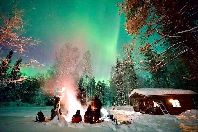 Northern Lights Tour in Atmospheric Cottage - Northern Lights from a lakeside base 20 minutes out of town