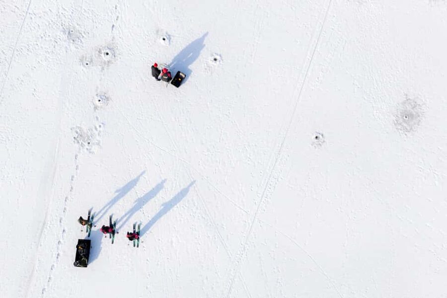 Oulu: Arctic Sea Snowshoe Experience - Nallikari Experience Center: Warm Gear and Simple Setup