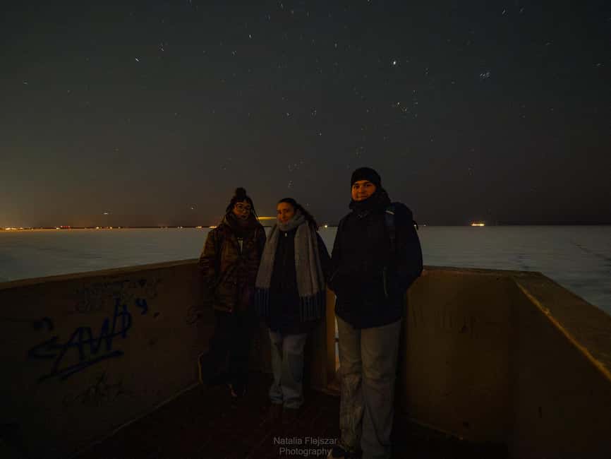 Oulu: Guided Night Walking Tour with Northern Lights Hunting - Nallikari Lighthouse and the warm break you will actually use
