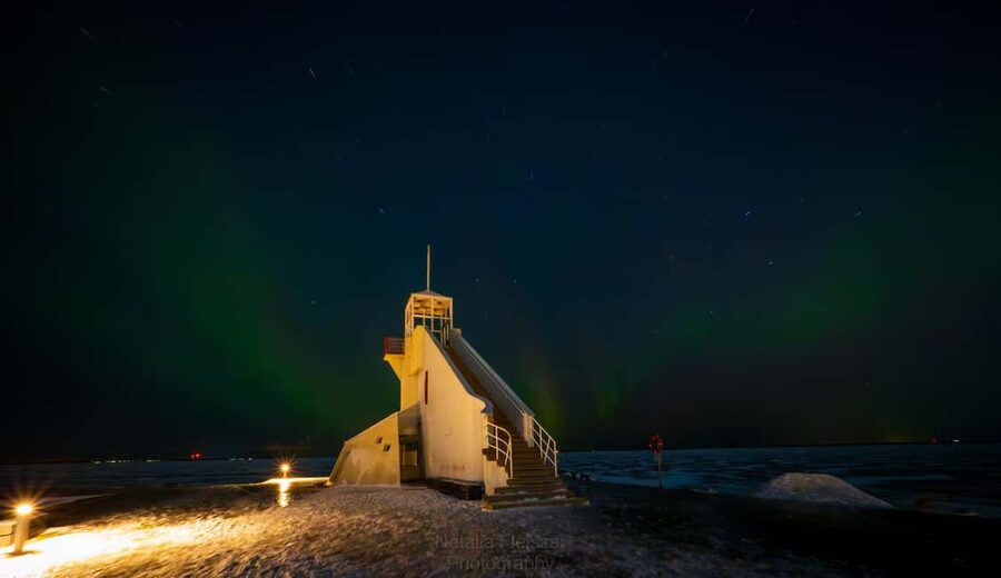 Oulu: Guided Night Walking Tour with Northern Lights Hunting - What to bring for Northern Lights hunting in Oulu