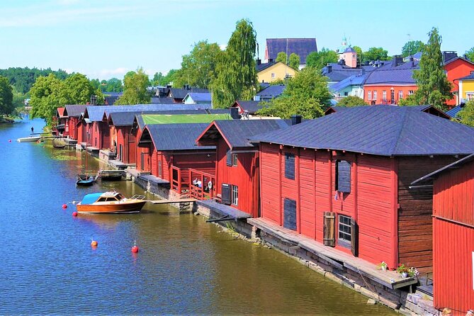 Porvoo Old Town & Riverside Heritage Guided Tour from Helsinki - The 50-minute bus ride: more than filler time