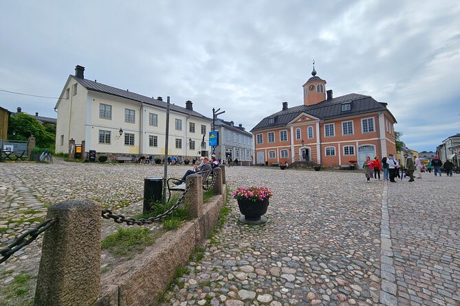 Porvoo Old Town & Riverside Heritage Guided Tour from Helsinki - Vanha Kappalaisentalo gallery: a quiet break inside Old Porvoo