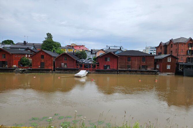 Porvoo Old Town & Riverside Heritage Guided Tour from Helsinki - Your hour of free time: what to do, and how not to waste it