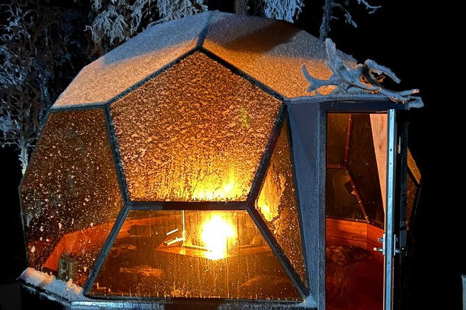 PRIVATE Glass Igloo Dinner Under Northern Lights - A glass igloo dinner plus an aurora hunt, in one smooth 3-hour plan