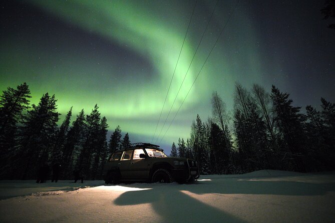 Private Group: Northern Lights Hunt 4x4 SUV with Aurora guarantee - Levi at 8:00 pm: why the timing is built for aurora season