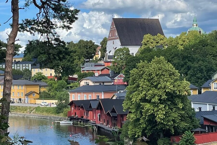 Private Helsinki and Porvoo Combo by Car - The Porvoo part: wooden houses, a cathedral walk, and planned tastings