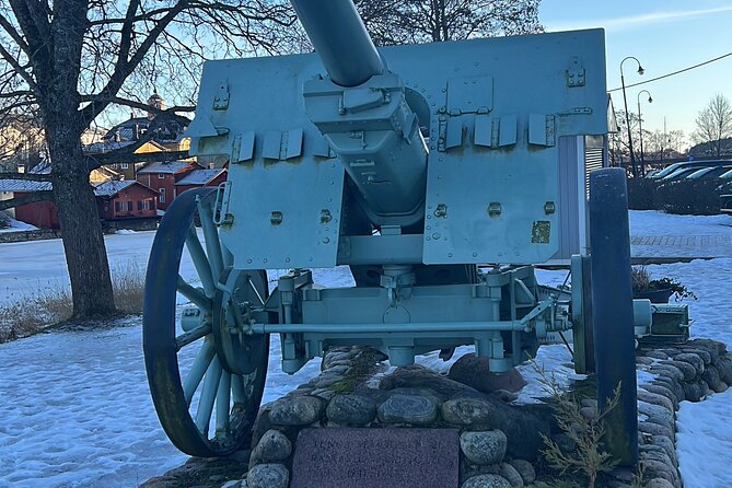 Private Porvoo Tour by Car from Helsinki or Airport - Helsinki warm-up at Senate Square and Smart Kalasatama