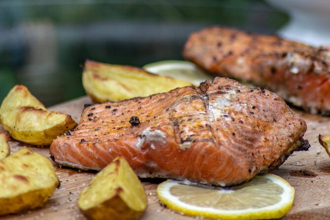 Private tour: Lappish evening (sauna, jacuzzi and dinner) - The Lappish Dinner by the Fireplace: What You’ll Eat and When