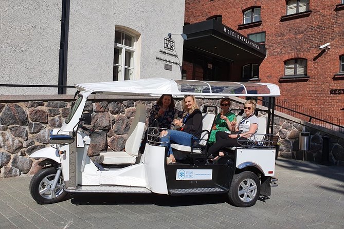 Private TukTuk guided tour in Helsinki 1,5 hours - Stop 1: Helsinki Cathedral and the Photo-Time Reality
