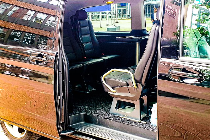 Private VIP Transfer from or to Helsinki Airport - Private VIP airport transfer: less stress, more control