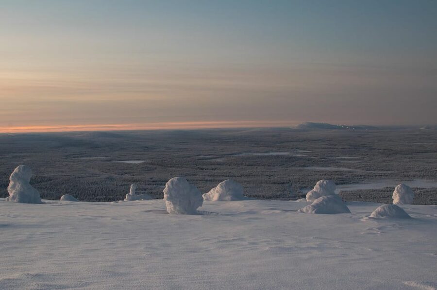 Pyhätunturi: Scenic Snowshoeing Tour in Finnish Lapland - The photography checklist for Pyhä Fell, snow shapes, and possible polar colors