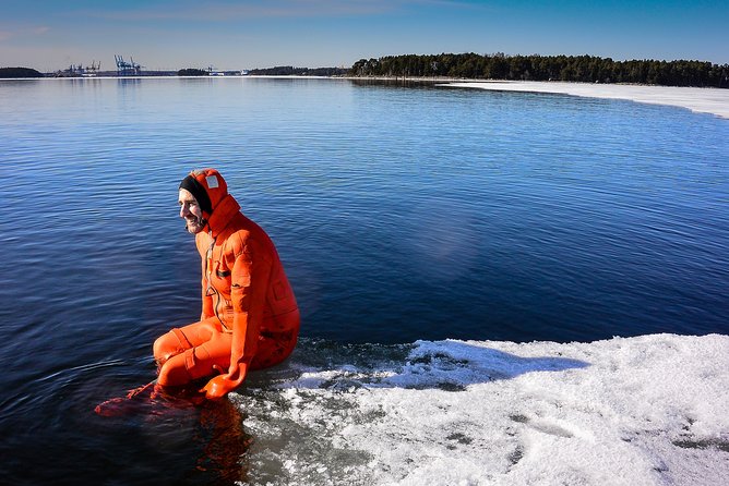 Redrib Ice Experience - Survival suits first: staying warm and dry while you float among ice rafts