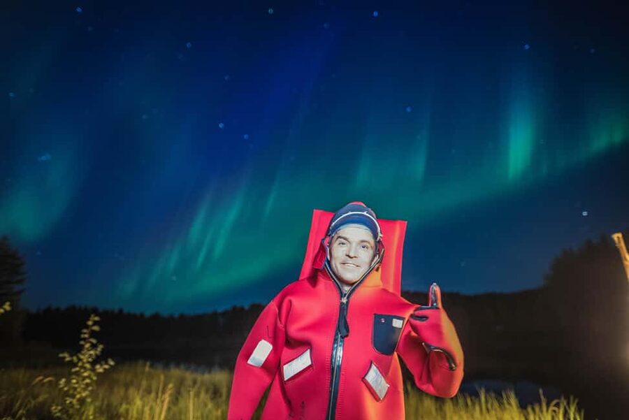 Rovaniemi: Arctic Ice Floating and Northern Lights Tour - Arctic ice floating in Rovaniemi, what happens and what you feel