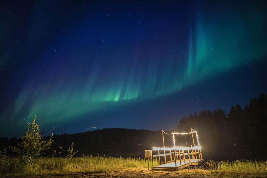 Rovaniemi: Arctic Ice Floating and Northern Lights Tour - Northern Lights chances, what to expect and how to think about it
