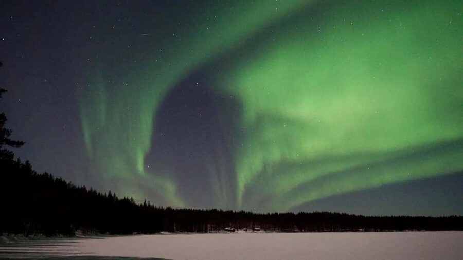 Rovaniemi: Aurora Hunting Photography Tour with Barbeque - Food and Comfort That Make the Night Feel Like Lapland
