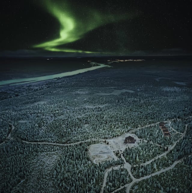 Rovaniemi: Aurora Hunting Tour in the Forest with Hot Drinks - Traveling from town to the best aurora chances