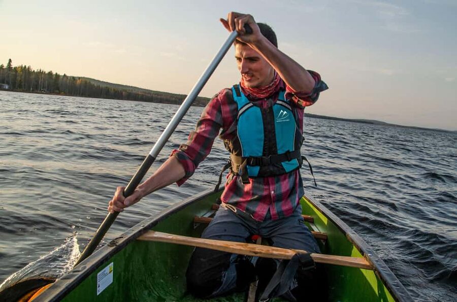 Rovaniemi: Canoe Adventure in Lapland - Stop for snack and hot drinks: the part you’ll be glad exists