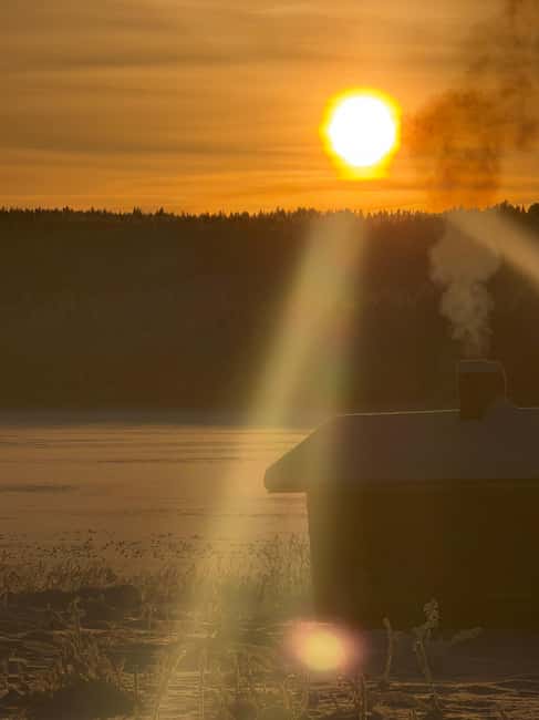 Rovaniemi: Finnish Sauna & Private Jacuzzi - Jacuzzi lake views and the Northern Lights odds