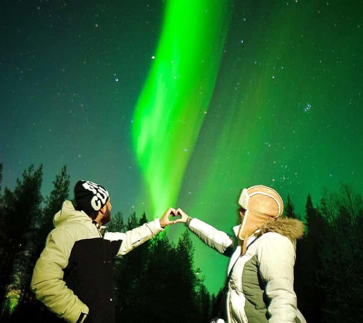 Rovaniemi: Guaranteed Northern Lights & Photography Tour - Pickup, Warm Minivan, and the Small-Group Comfort Factor
