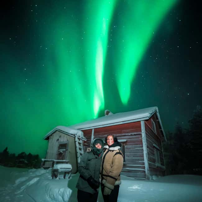 Rovaniemi: Guaranteed Northern Lights Tour - Unlimited Time - The 24/7 Aurora Monitor Center and real data behind the scenes
