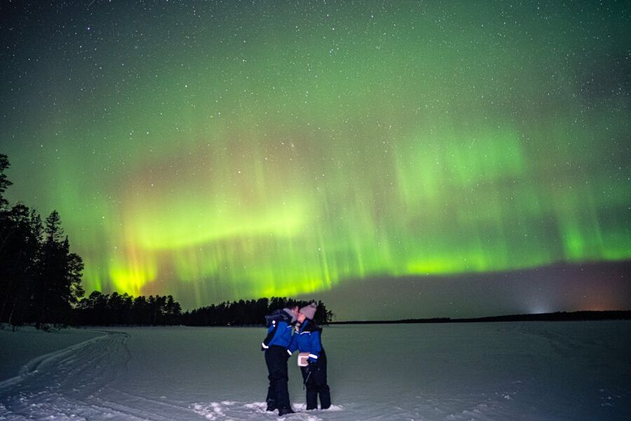Rovaniemi: Guaranteed Ultimate Aurora Hunt with Photographer - Your Van Ride Beyond City Lights: Lakes, Hills, and Borders