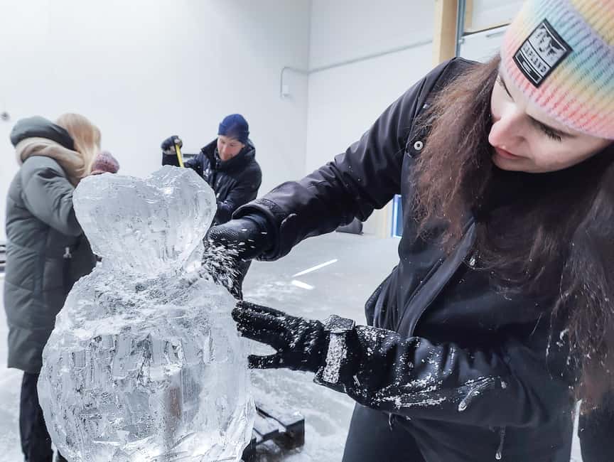 Rovaniemi: Ice sculpting experience with Transfers - Ice sculpting workshop: your hands-on ice art time