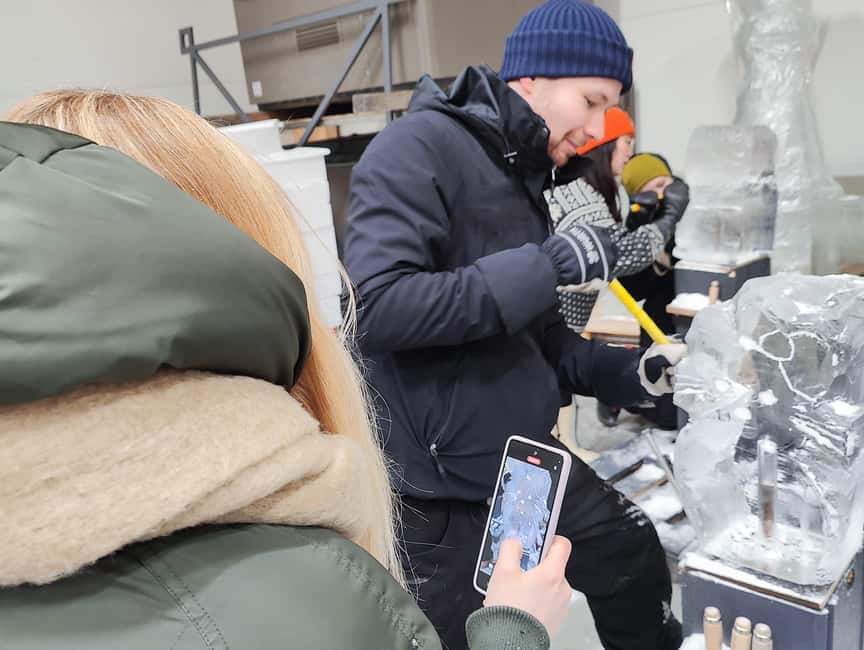 Rovaniemi: Ice sculpting experience with Transfers - Lakeside kick sledding and the tobogganing hill