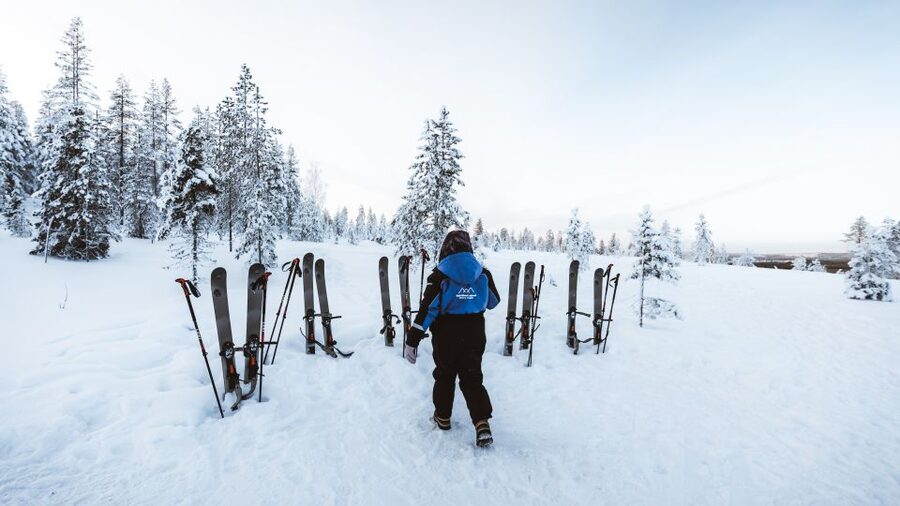 Rovaniemi: Lapland Ski Trekking Safari - Halfway in the snow: bonfire snacks and Lapland lessons