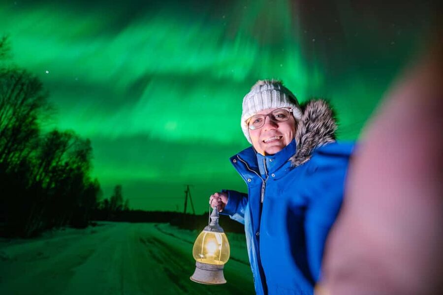 Rovaniemi: Northern Lights Hunting with Photo & Video - Waiting for the lights: hot drinks, cookies, and not panicking