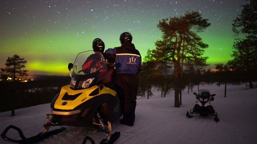 Rovaniemi: Northern Lights Snowmobile Hunt - The actual hunt: how the ride and the waiting work together