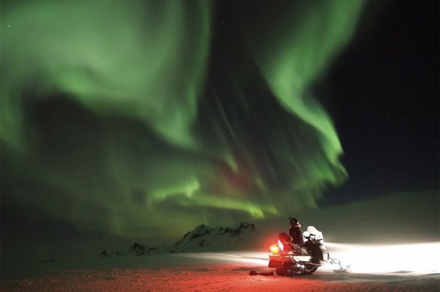 Rovaniemi: Northern Lights Snowmobile Hunt - Meeting point and the 3.5-hour rhythm you should expect