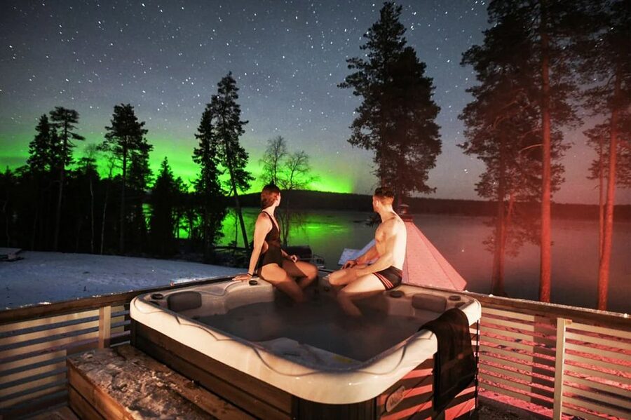 Rovaniemi: Northern Lights Trip with Arctic Sauna & Jacuzzi - Finnish sauna, Arctic cold, and the Northern Lights chance
