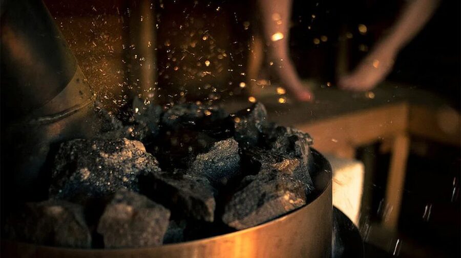 Rovaniemi: Northern Lights Trip with Arctic Sauna & Jacuzzi - Traditional Finnish sauna: the warmth is the whole point