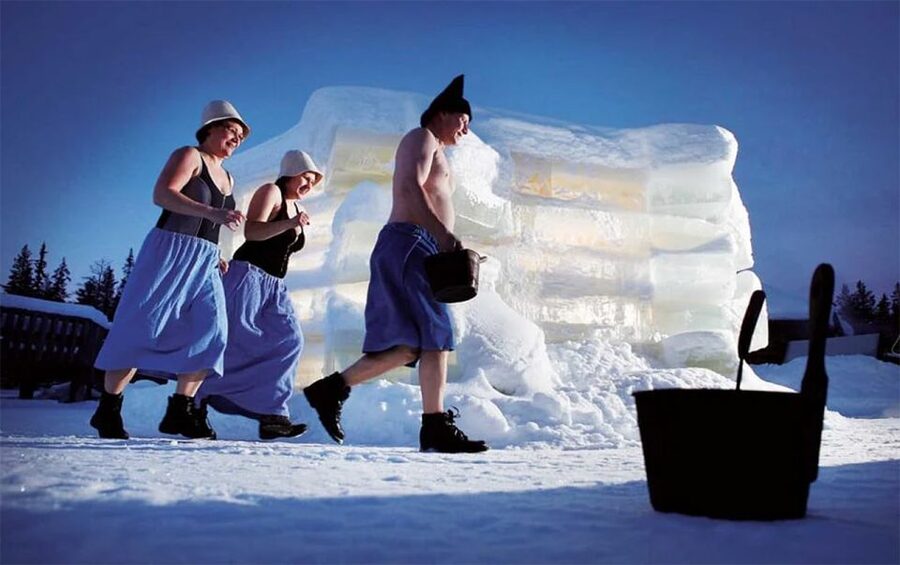 Rovaniemi: Northern Lights Trip with Arctic Sauna & Jacuzzi - Outdoor jacuzzi time: where relaxation meets aurora watching