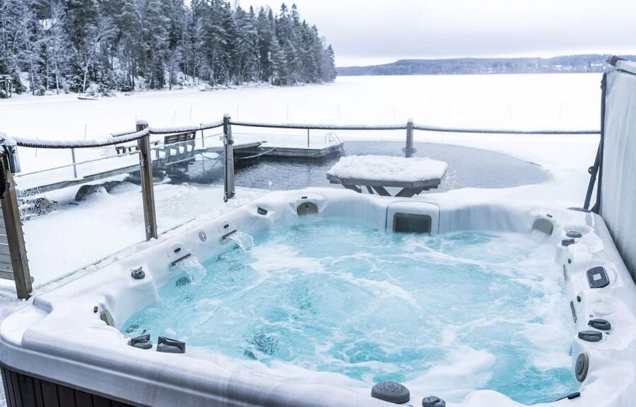 Rovaniemi: Northern Lights Trip with Arctic Sauna & Jacuzzi - What to wear and what you actually eat