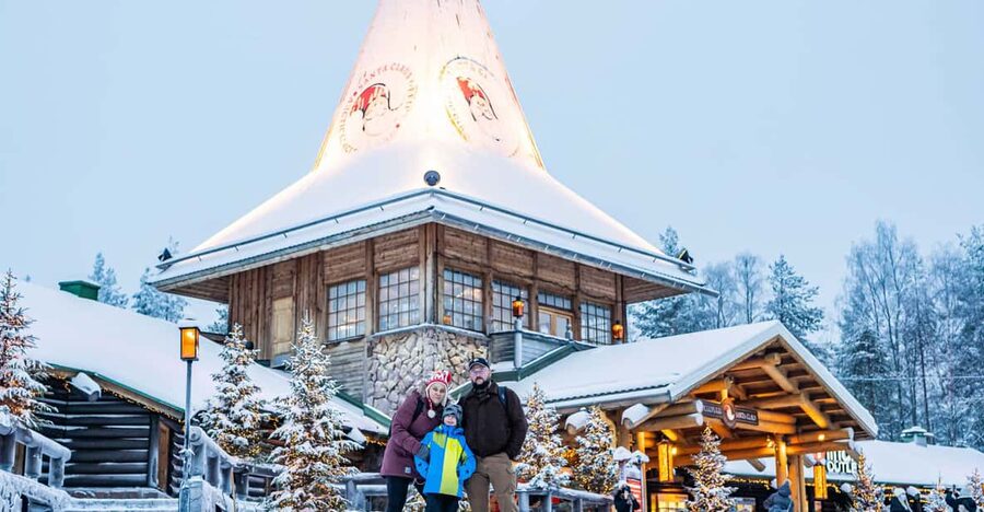 Rovaniemi: Private Pro Photoshoot in Santa Claus Village - Key highlights