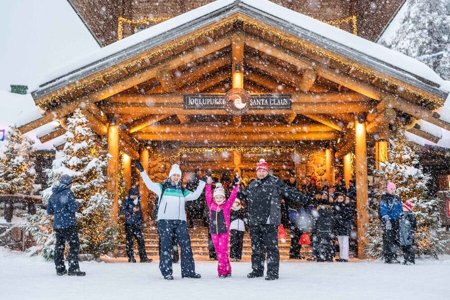 Rovaniemi: Private Pro Photoshoot in Santa Claus Village - Should you book this private Santa Claus Village photoshoot?