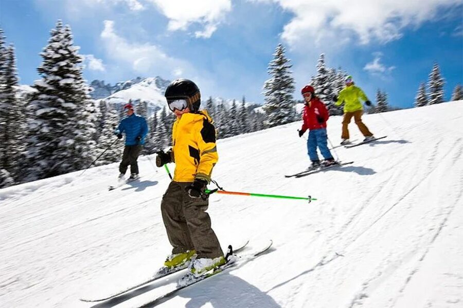 Rovaniemi: Slalom and Alpine Skiing - What you get included: warm layers, lift access, and gear setup