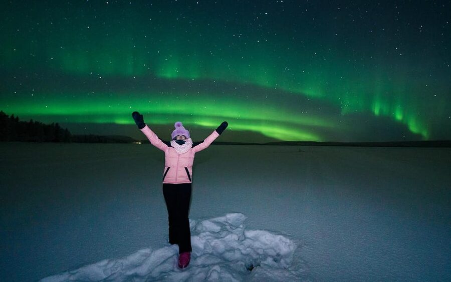 Rovaniemi: Small Group Aurora Hunt-full money back guarantee - Winter Clothes and Boots: Plan for Cold Even If the Van Is Warm