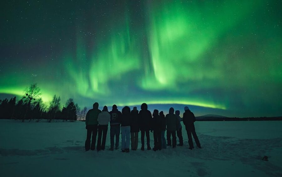 Rovaniemi: Small Group Aurora Hunt-full money back guarantee - Small Group Comfort, Heated Van, and Digital Photo Help