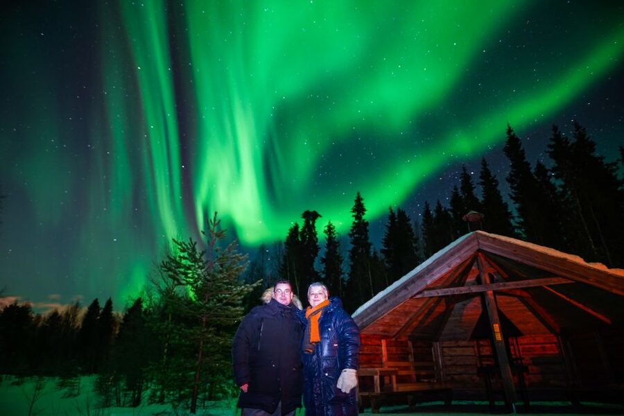 Rovaniemi: Small-Group Northern Lights Wilderness Tour - Warm-up around the fire: camp cooking and local winter know-how