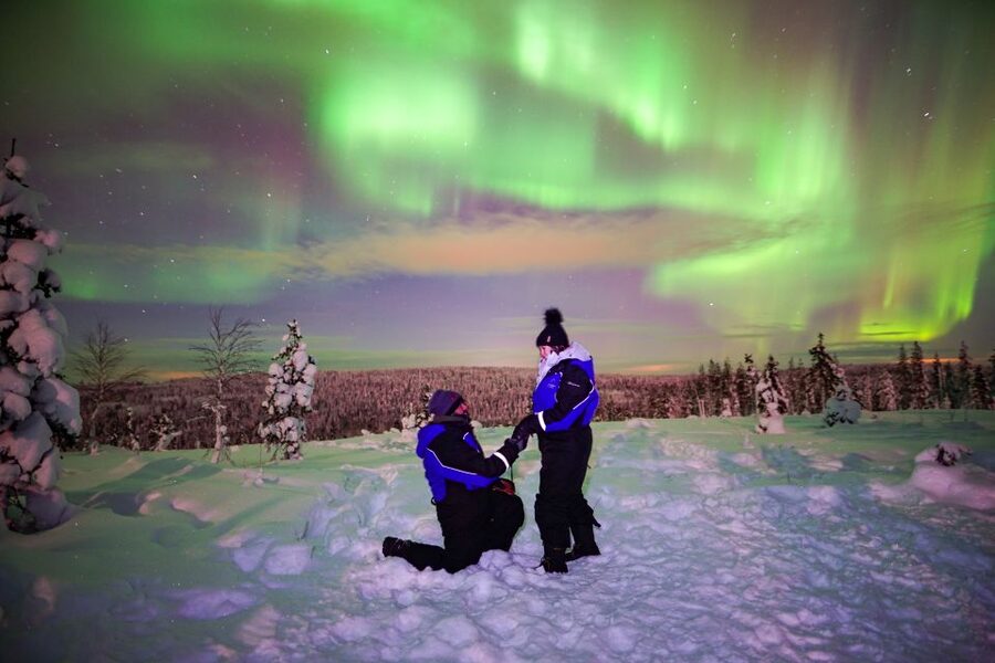 Rovaniemi: Small-Group Northern Lights Wilderness Tour - Pro aurora photos, guide cameras, and why your phone will feel different