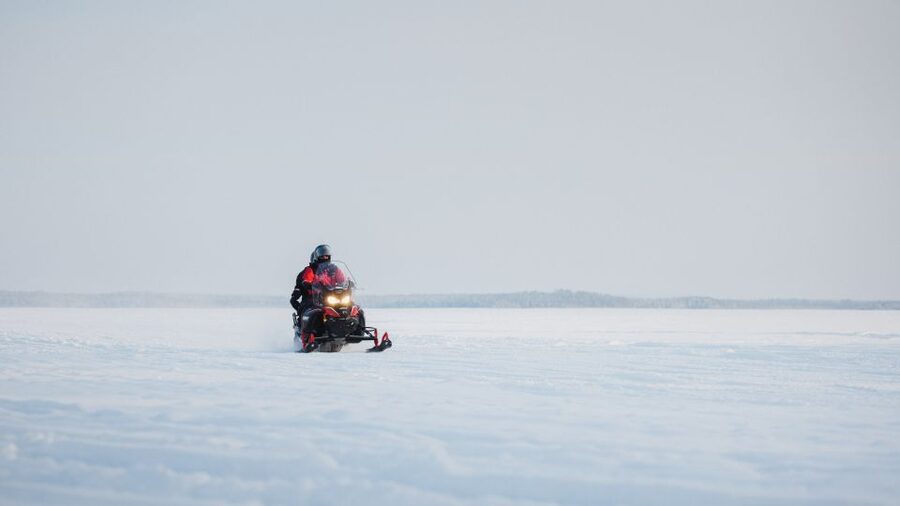 Rovaniemi: Snowmobile Safari in the Arctic Circle - Rovaniemi meet-up: Santa Claus Village or the city office