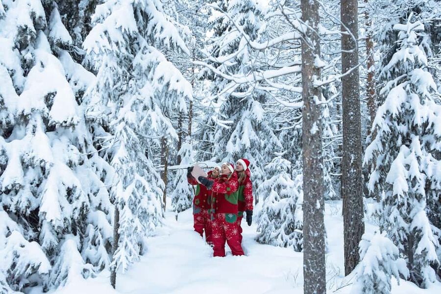 Rovaniemi: Snowshoe walk with Santa's cheerful Elf - Snowshoe walk rhythm: what 1.5 hours feels like in the cold
