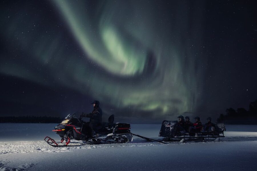 Ruka: Starlight sledging to search for Northern Lights - The Core Ride: Guided Sledging Through the Arctic Forest