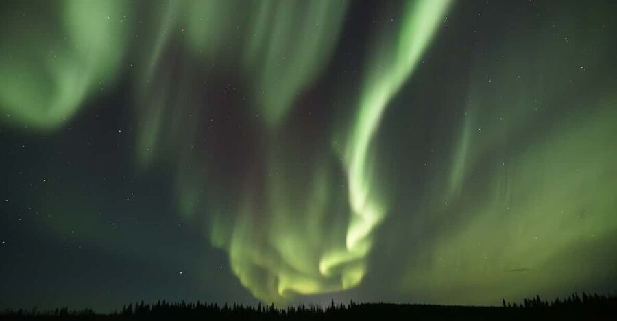 Saariselkä: Aurora Photo Tour by Car with Transfer & Drinks - Saariselkä after dark, why this tour style works