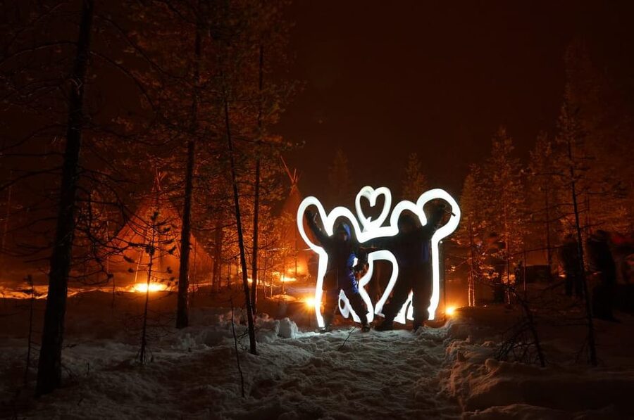 Saariselkä: Aurora Photo Tour by Car with Transfer & Drinks - The 3-hour flow, from pickup to the photo link
