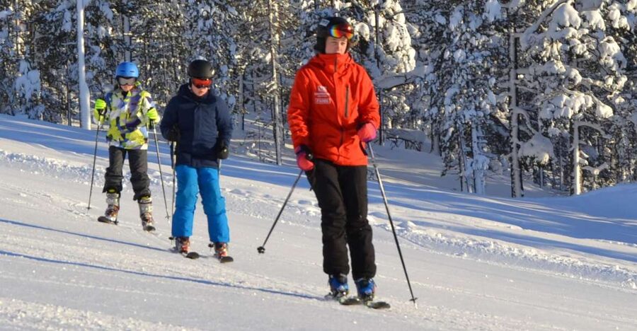 Saariselkä: Easy Ski Day Package - The 105-minute beginner group lesson, what you actually learn